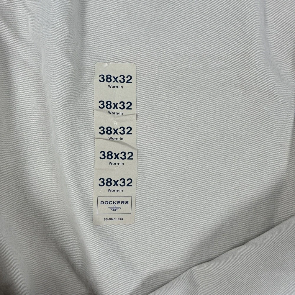 Y2K Mens Dockers Iconic Khaki Flat Front Relaxed Fit Pants Size 38x32 NWT Beige